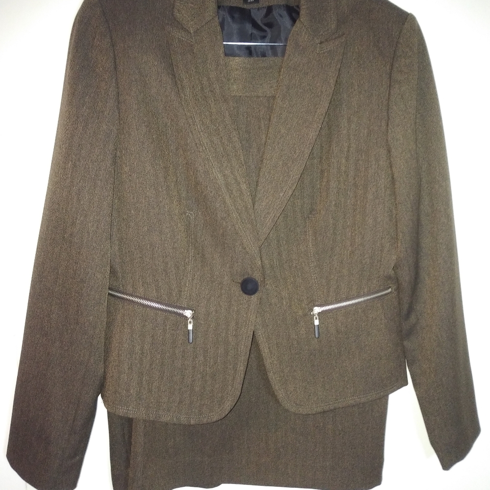 Larry Levine skirt suit w/gun metal zippers